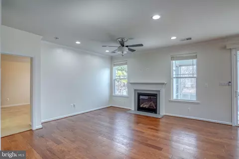 Living - 74 N Red Haven Ln, Dover, DE 19901 photo 2 of 3