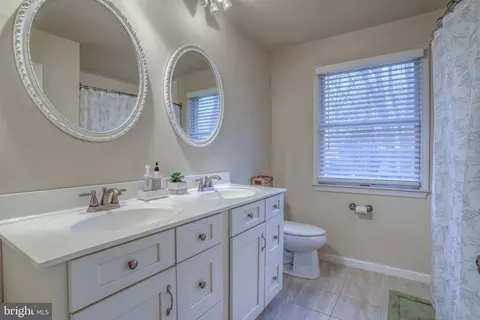 Bath - 6 Crossley Dr, Dover, DE 19901 photo 3 of 3