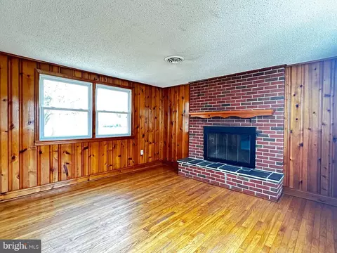 Living - 139 Acorn Ln, Dover, DE 19901 photo 5 of 7