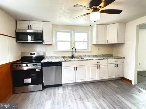 Kitchen - 139 Acorn Ln, Dover, DE 19901 photo 2 of 2