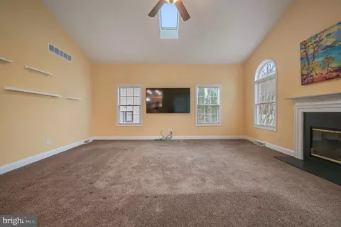 Living - 45 Mannering Dr, Dover, DE 19901 photo 3 of 6