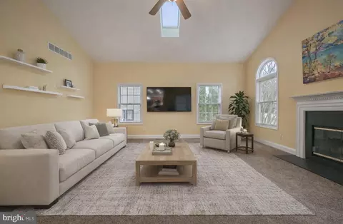 Living - 45 Mannering Dr, Dover, DE 19901 photo 2 of 6