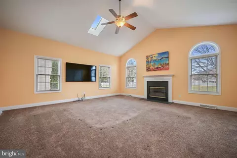 Living - 45 Mannering Dr, Dover, DE 19901 photo 4 of 6