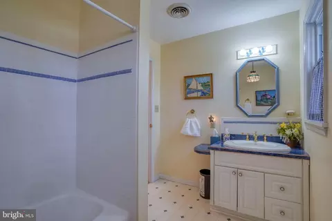 Bath - 54 Huntley Cir, Dover, DE 19901 photo 1 of 4