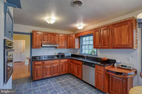 Kitchen - 54 Huntley Cir, Dover, DE 19901 photo 2 of 4