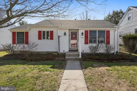 234 Pine St, Dover, DE 19901
