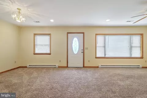 Living - 2272 Forrest Ave, Dover, DE 19904 photo 3 of 4