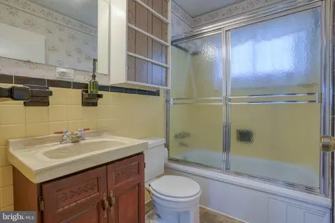 Bath - 1 Edgewood Rd, Dover, DE 19901 photo 1 of 1