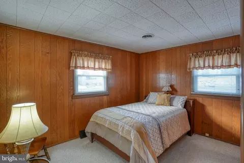 Bedroom - 1 Edgewood Rd, Dover, DE 19901 photo 4 of 9