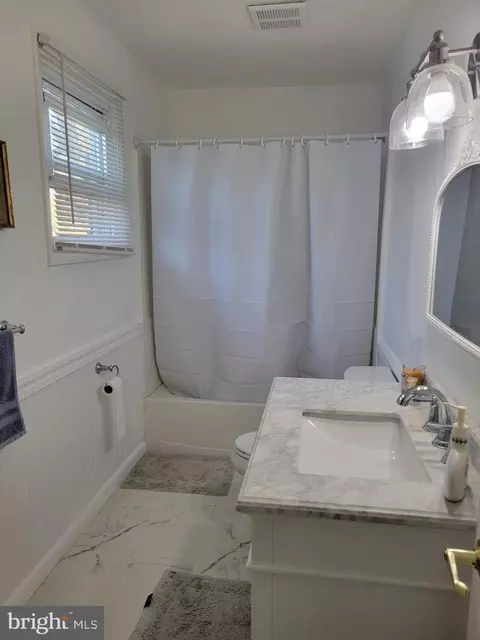 Bath - 959 Mcdowell Dr, Dover, DE 19901 photo 1 of 3