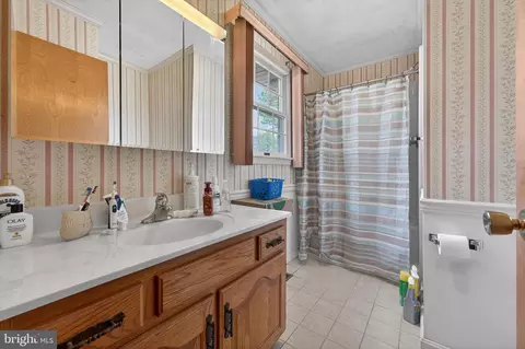 Bath - 265 Beechwood Ave, Dover, DE 19901 photo 1 of 1