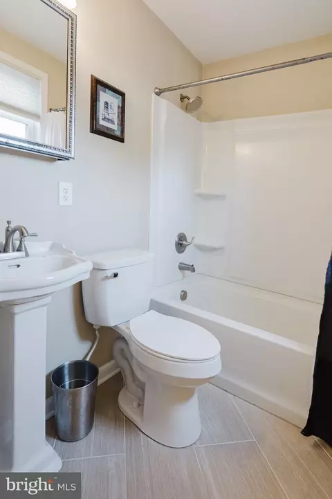 Bath - 503 Roberta Ave, Dover, DE 19901 photo 3 of 4