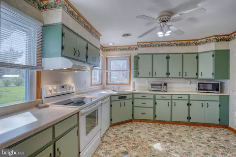 Kitchen - 1542 Forrest Ave, Dover, DE 19904 photo 5 of 5