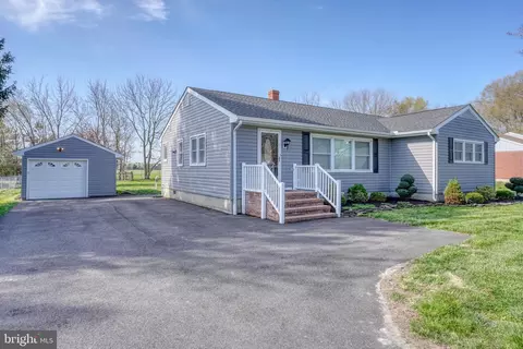 Exterior - 1542 Forrest Ave, Dover, DE 19904 photo 2 of 8