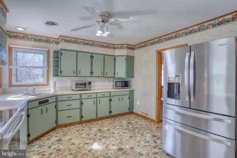 Kitchen - 1542 Forrest Ave, Dover, DE 19904 photo 4 of 5