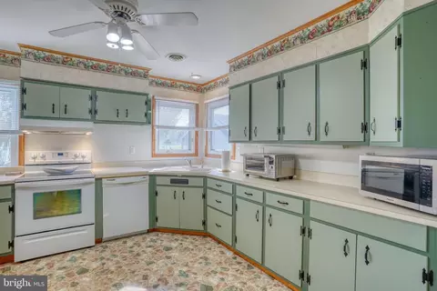 Kitchen - 1542 Forrest Ave, Dover, DE 19904 photo 2 of 5
