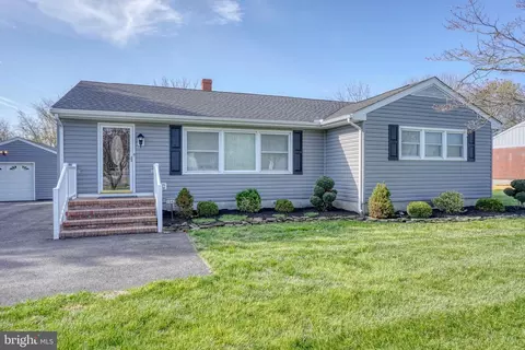 Exterior - 1542 Forrest Ave, Dover, DE 19904 photo 3 of 8