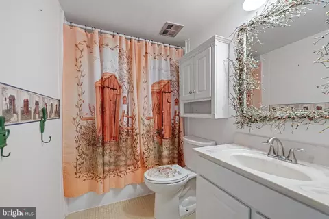 Bath - 6 Fox Hall, Dover, DE 19904 photo 1 of 3