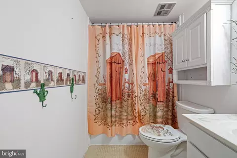 Bath - 6 Fox Hall, Dover, DE 19904 photo 2 of 3