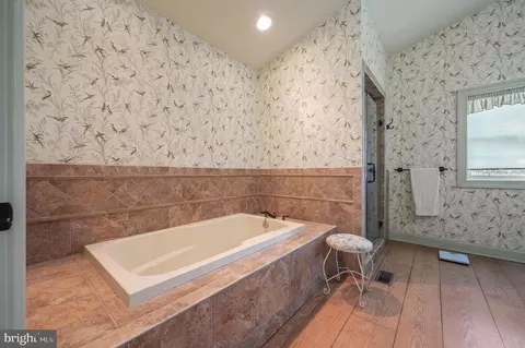 Bath - 555 Pennsylvania Ave, Dover, DE 19901 photo 1 of 3