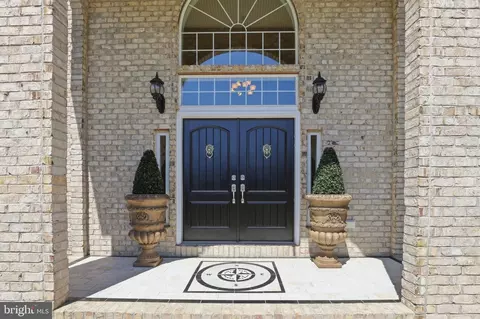 Entry Way - 17 N Chadwick Dr, Dover, DE 19901 photo 1 of 11