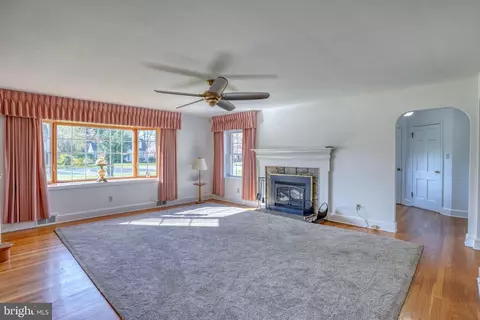 Living - 455 E Loockerman St, Dover, DE 19901 photo 2 of 6