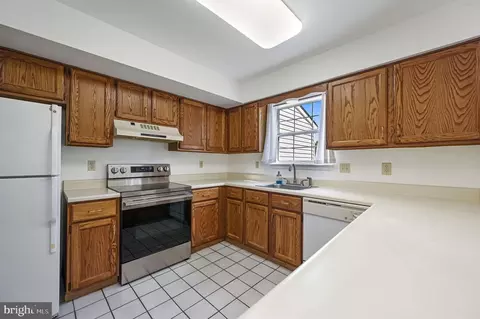 Kitchen - 47 Gristmill Dr, Dover, DE 19904 photo 2 of 2