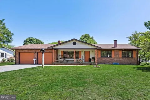 25 Meadow Glen Dr, Dover, DE 19901