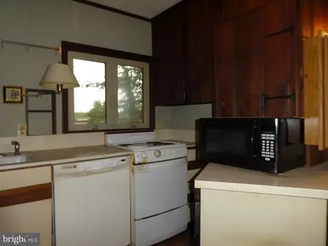 Kitchen - 155 S Shore Dr, Dover, DE 19901 photo 2 of 4