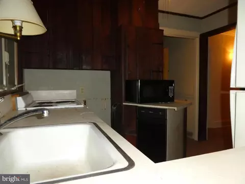 Kitchen - 155 S Shore Dr, Dover, DE 19901 photo 3 of 4
