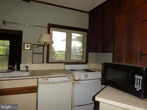 Kitchen - 155 S Shore Dr, Dover, DE 19901 photo 4 of 4