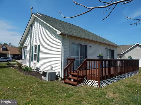 Exterior - 207 Sheffield Dr, Dover, DE 19901 photo 2 of 8