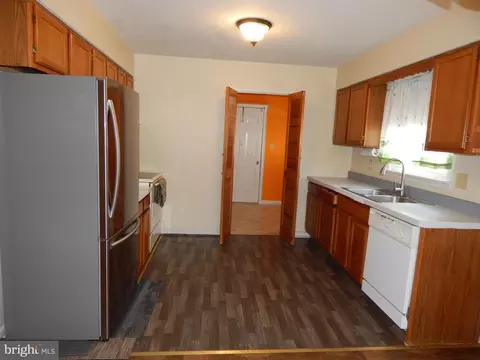 Entry Way - 207 Sheffield Dr, Dover, DE 19901 photo 3 of 6