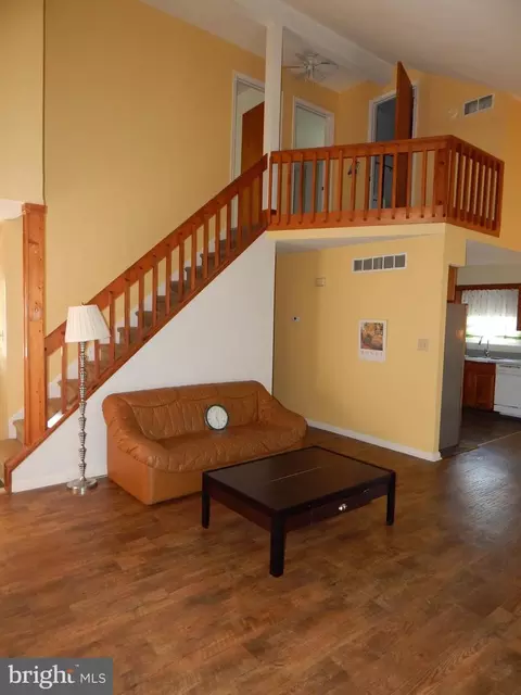 Living - 207 Sheffield Dr, Dover, DE 19901 photo 2 of 5