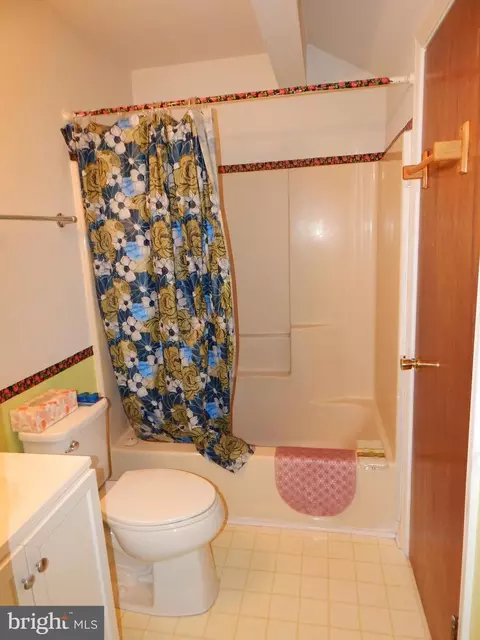 Bath - 207 Sheffield Dr, Dover, DE 19901 photo 4 of 5