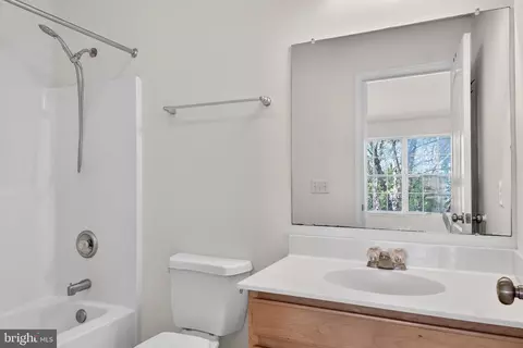 Bath - 376 Paradee Dr, Dover, DE 19904 photo 1 of 1