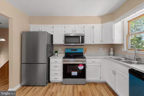 Kitchen - 129 Alonzo Dr, Dover, DE 19904 photo 2 of 5