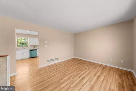 Living - 129 Alonzo Dr, Dover, DE 19904 photo 3 of 5