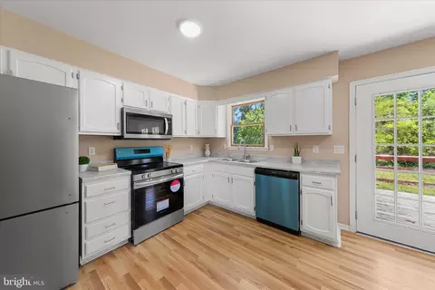 Kitchen - 129 Alonzo Dr, Dover, DE 19904 photo 1 of 5