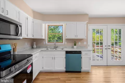 Kitchen - 129 Alonzo Dr, Dover, DE 19904 photo 3 of 5