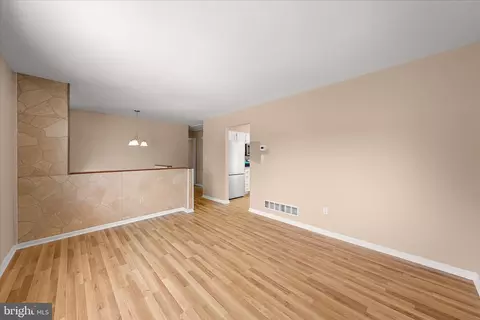 Living - 129 Alonzo Dr, Dover, DE 19904 photo 4 of 5