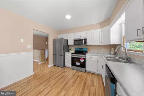 Entry Way - 129 Alonzo Dr, Dover, DE 19904 photo 1 of 2
