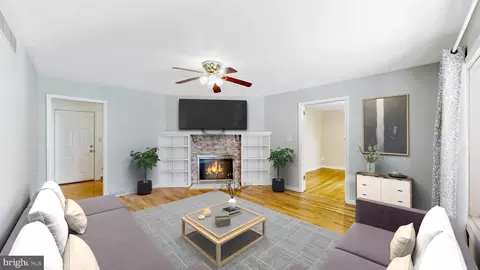 Living - 45 W Fairfield Dr, Dover, DE 19901 photo 5 of 7