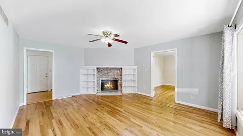 Living - 45 W Fairfield Dr, Dover, DE 19901 photo 6 of 7