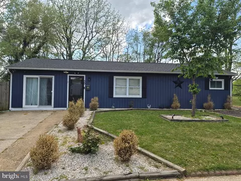 30 Wayne Dr, Dover, DE 19901