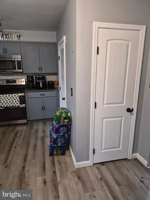Entry Way - 30 Wayne Dr, Dover, DE 19901 photo 1 of 2