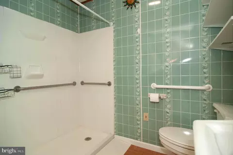 Bath - 20 Gleneagles, Dover, DE 19904 photo 2 of 5