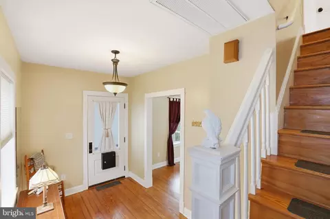 Entry Way - 301 Second Ave, Harrington, DE 19952 photo 8 of 11