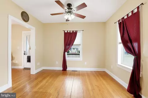 Living - 301 Second Ave, Harrington, DE 19952 photo 1 of 2