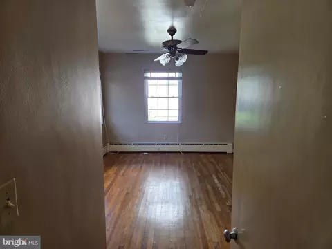 Entry Way - 505 E Loockerman St, Dover, DE 19901 photo 4 of 8